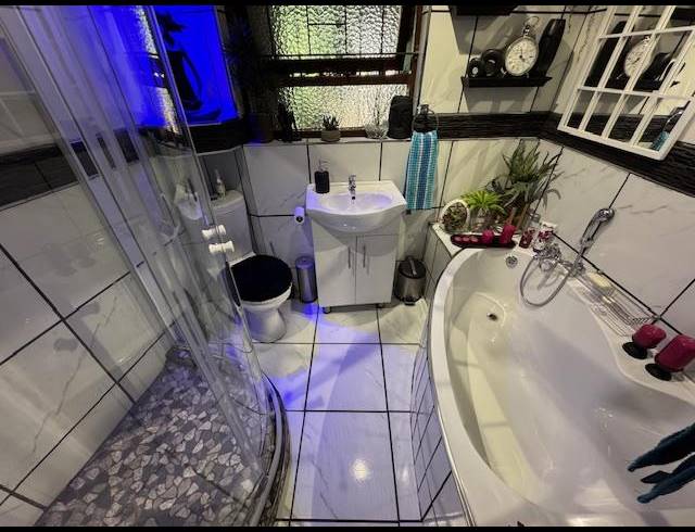 5 BEDROOM HOUSE FOR SALE IN VAN RIEBEECK PARK